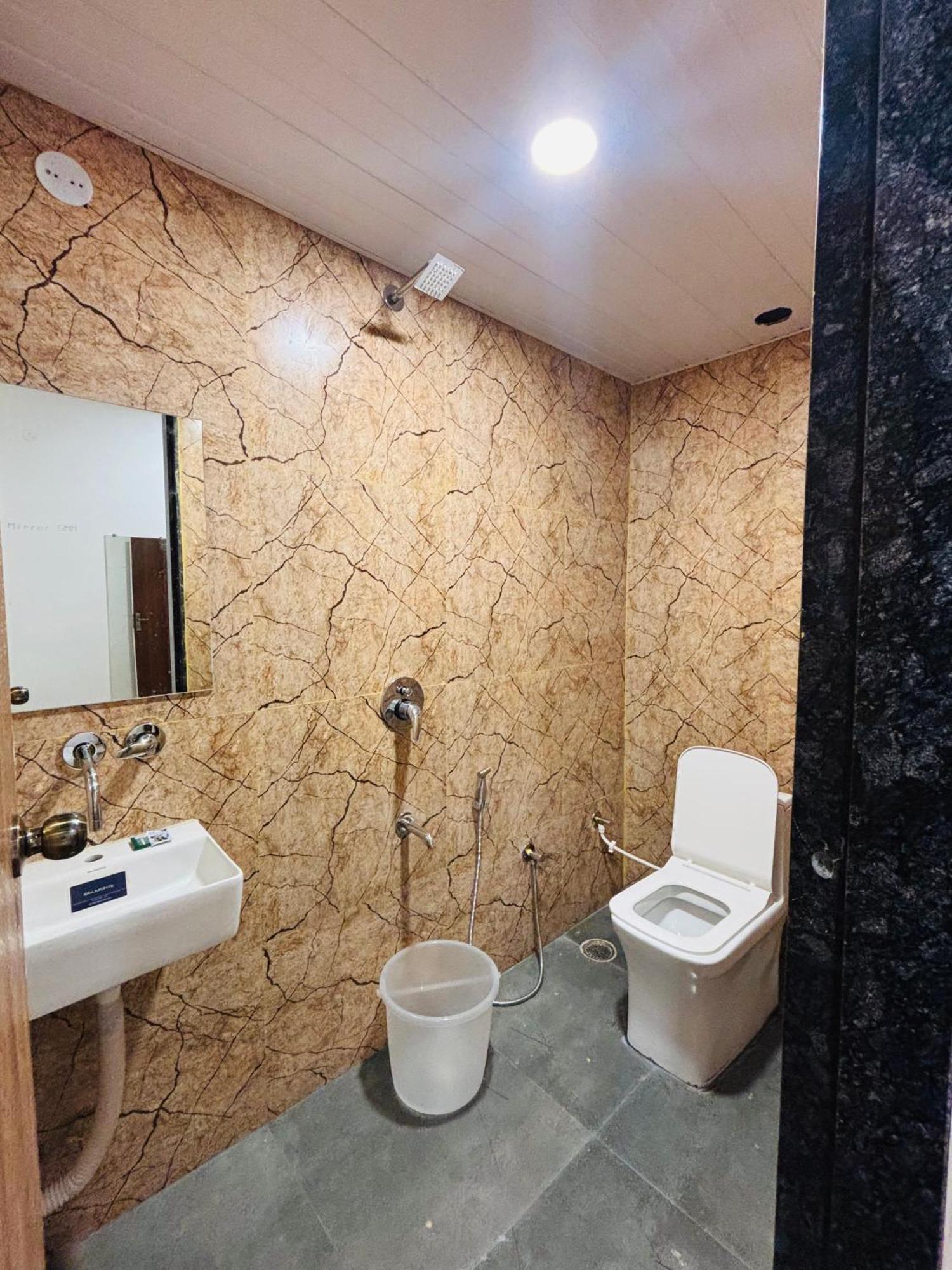 Hotel Vedicvista Indore Esterno foto