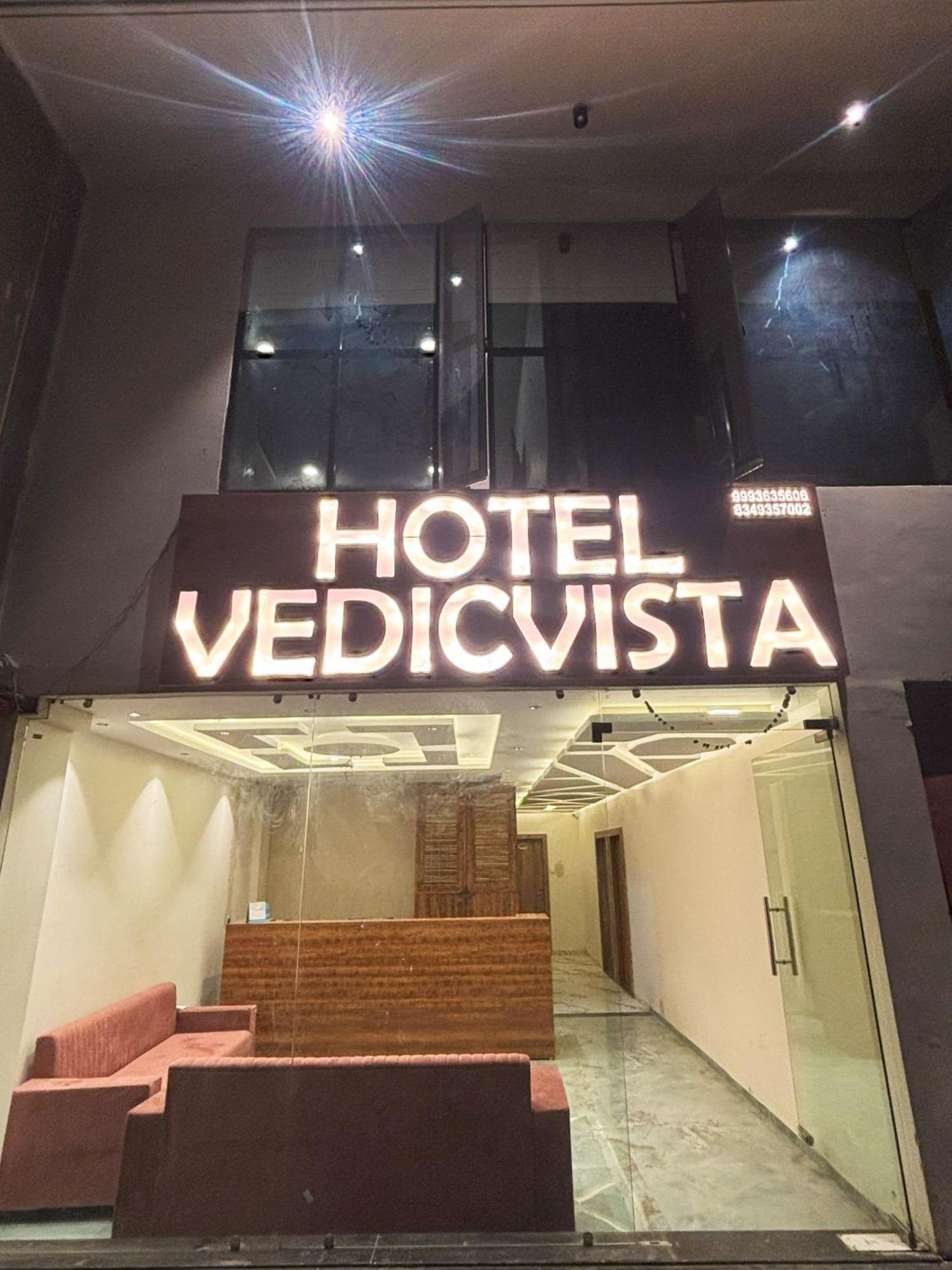 Hotel Vedicvista Indore Esterno foto