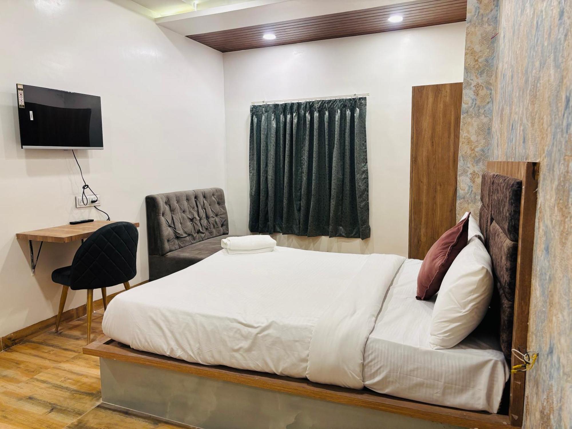 Hotel Vedicvista Indore Esterno foto