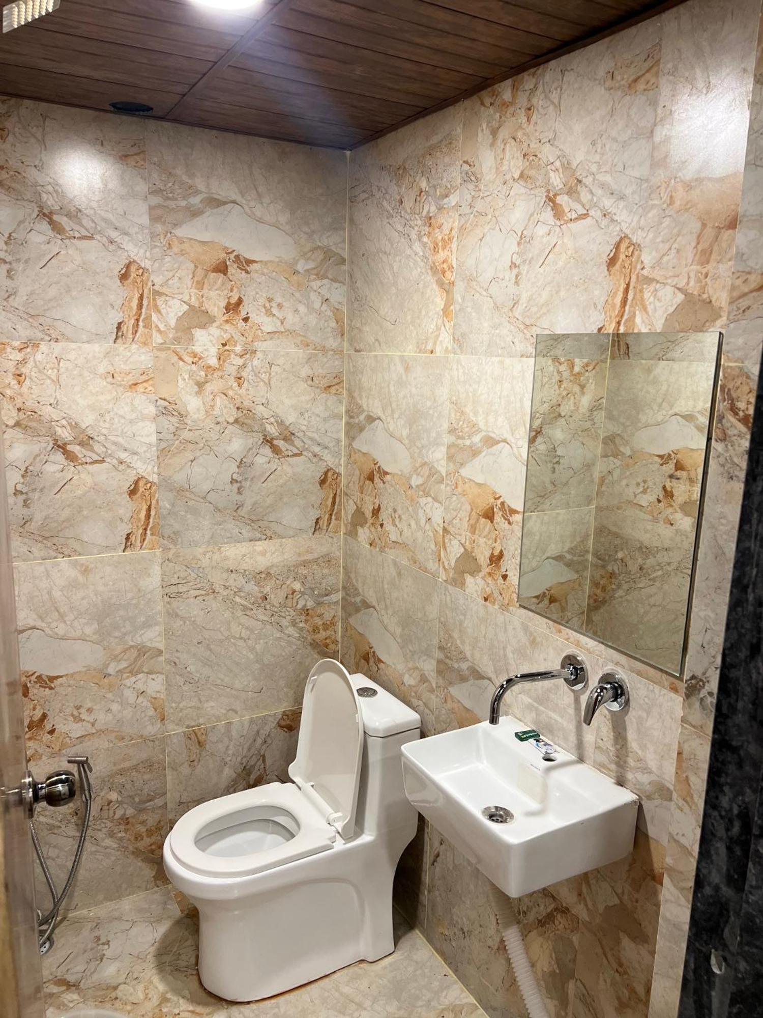 Hotel Vedicvista Indore Esterno foto