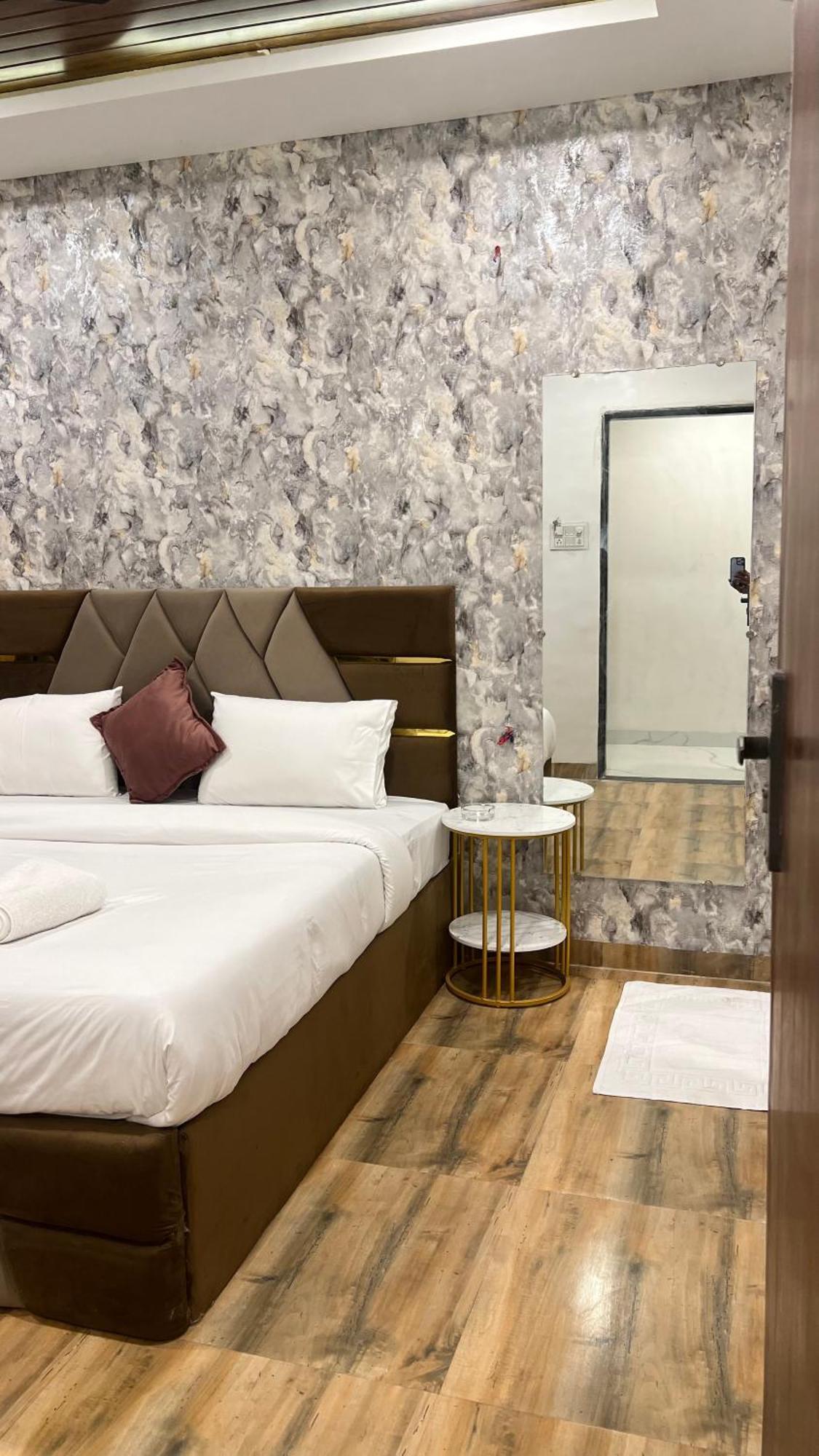 Hotel Vedicvista Indore Esterno foto